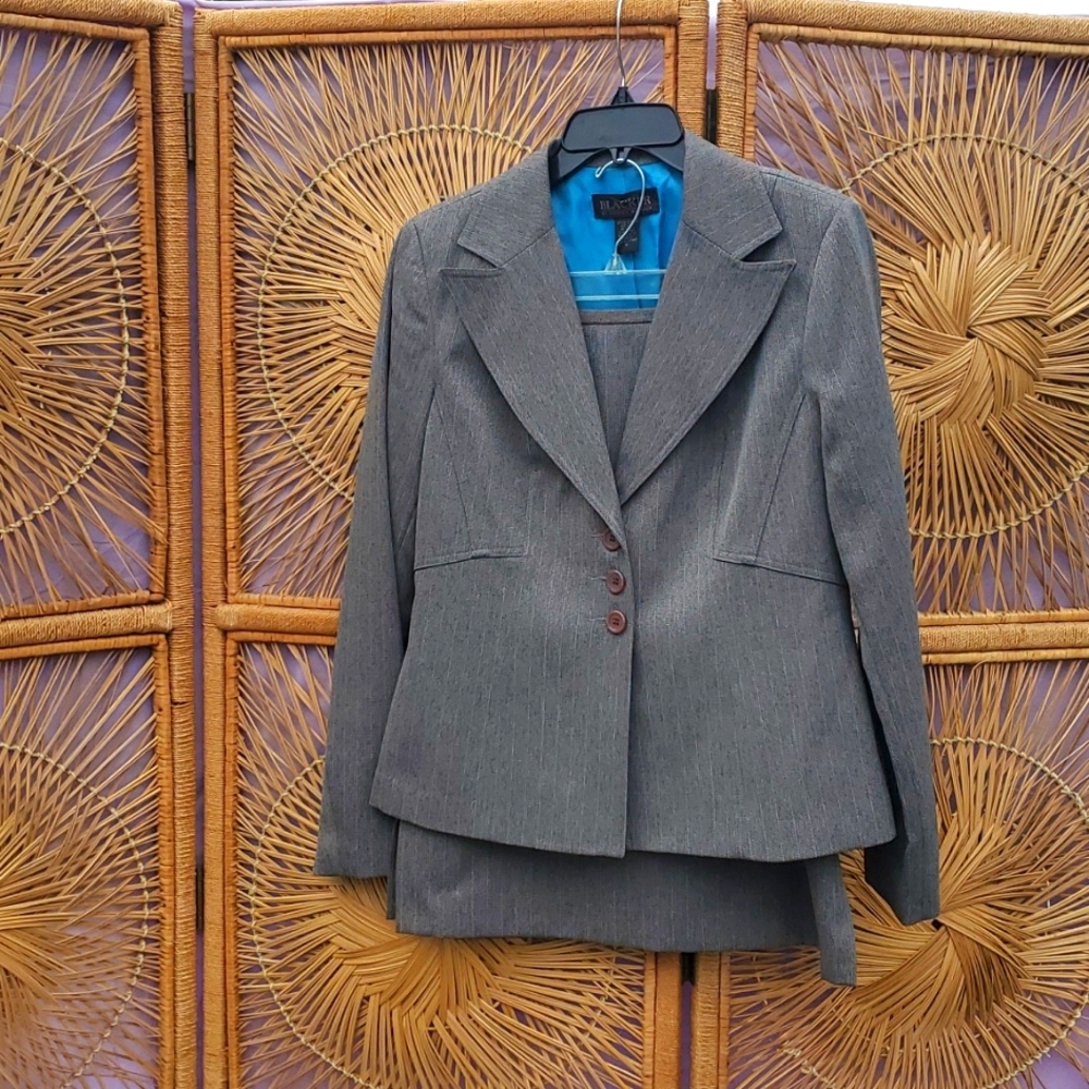 Ladies Stanley Blacker Size 8 Grey w/Blue stripe outfit